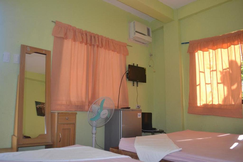 Ellen'S Resort Balabag  Room photo